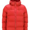 Rains Puffer Jacket Red on klassikalise lõikega meeste ja naiste talvejope. Disainitud põhjamaistesse ekstreemsetesse ilmastikuoludesse. 
