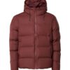 Rains Puffer Jacket Maroon is a classical cut men's and women's winter jacket. Designed to withstand the extreme Nordic climate