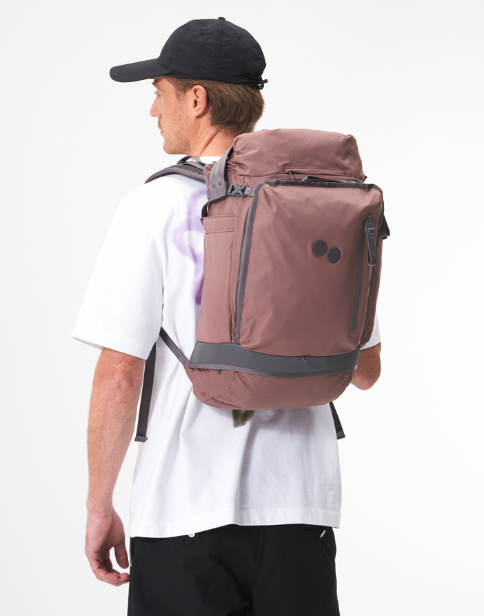 バッグ komukomu PinqPonq Komut Medium Backpack - black (pure black)