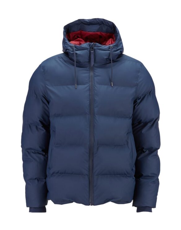 Rains Puffer Jacket Blue is a classical cut men's and women's winter jacket. Designed to withstand the extreme Nordic climate.