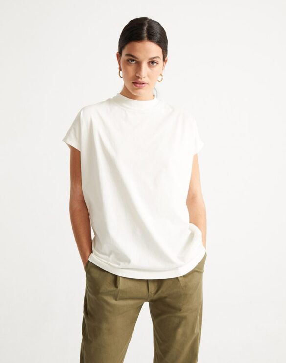 Thinking Mu Basic white Volta T-shirt with short sleeves and a round neck. Basic White Volta T-särk.