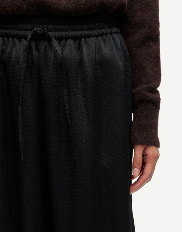 Samsoe Samsoe Sahelena Trousers Black wide leg women's trousers with a silky look