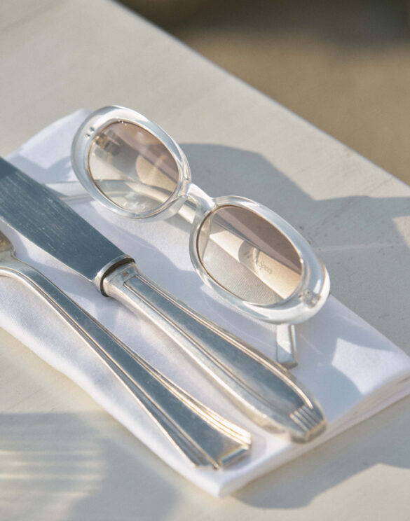 Le Specs LSP2652346 Outta Love Silver Pearl Päikeseprillid Aksessuaarid Prillid Päikeseprillid