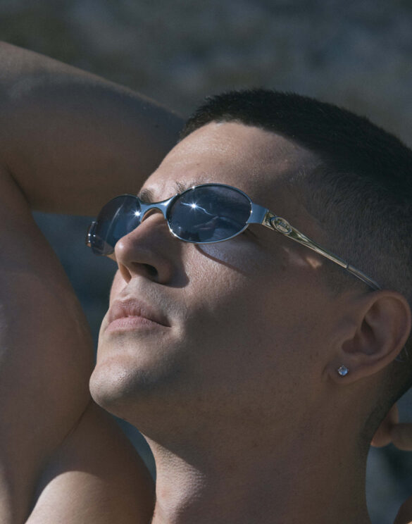 le-specs-frostbite-silver-sunglasses-lifestyle-image